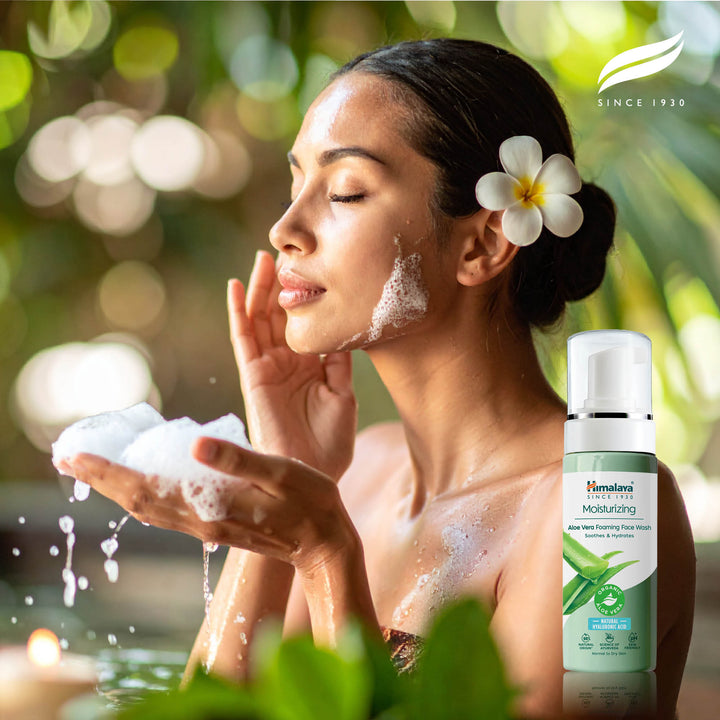 Himalaya Jabón facial espumoso hidratante de aloe vera, 150 ml