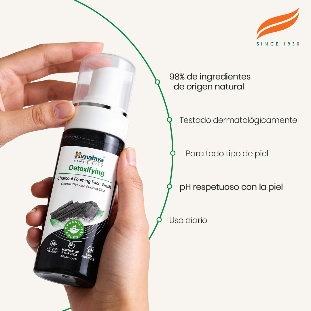 HIMALAYA ESPUMA LIMPIADORA FACIAL DE CARBÓN PURIFICANTE DE 150 ML